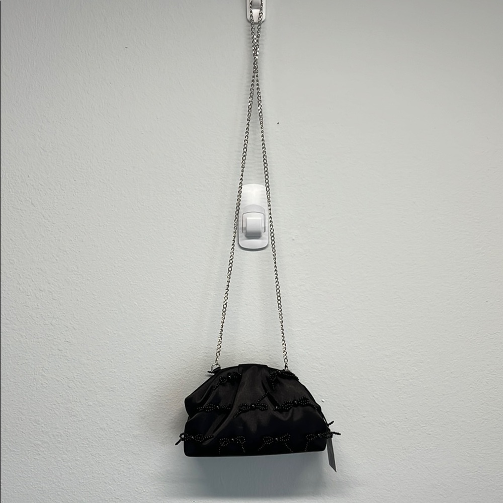✨ Sincerely Jules Black Beaded Clutch Wristlet with Bows ✨ - Picture 2 of 9